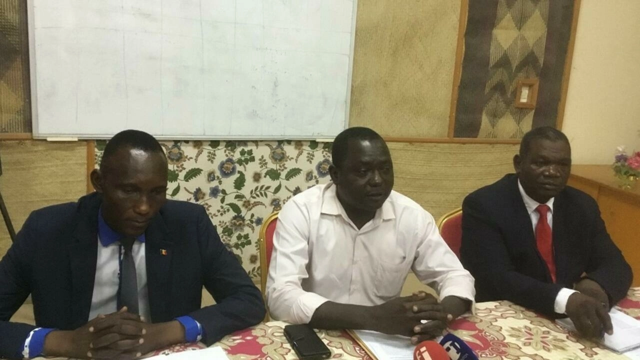 La junte tchadienne veut dribler la classe politique. Comme le CNRD cherche à le faire en Guinée.