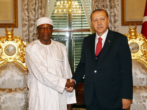 L&rsquo;ex-président guinéen Alpha Condé effectue un voyage médical en Turquie (*)