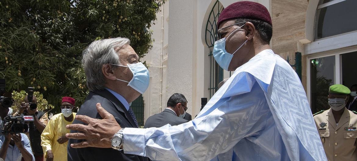 Plus de ressources sont nécessaires pour lutter contre le terrorisme au Sahel, déclare Guterres en visite au Niger (*)