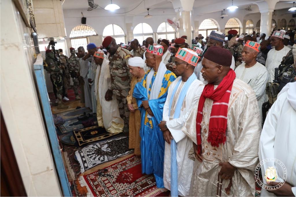 Doumbouya a effectué la prière du vendredi à la Mosquée de Bambeto
