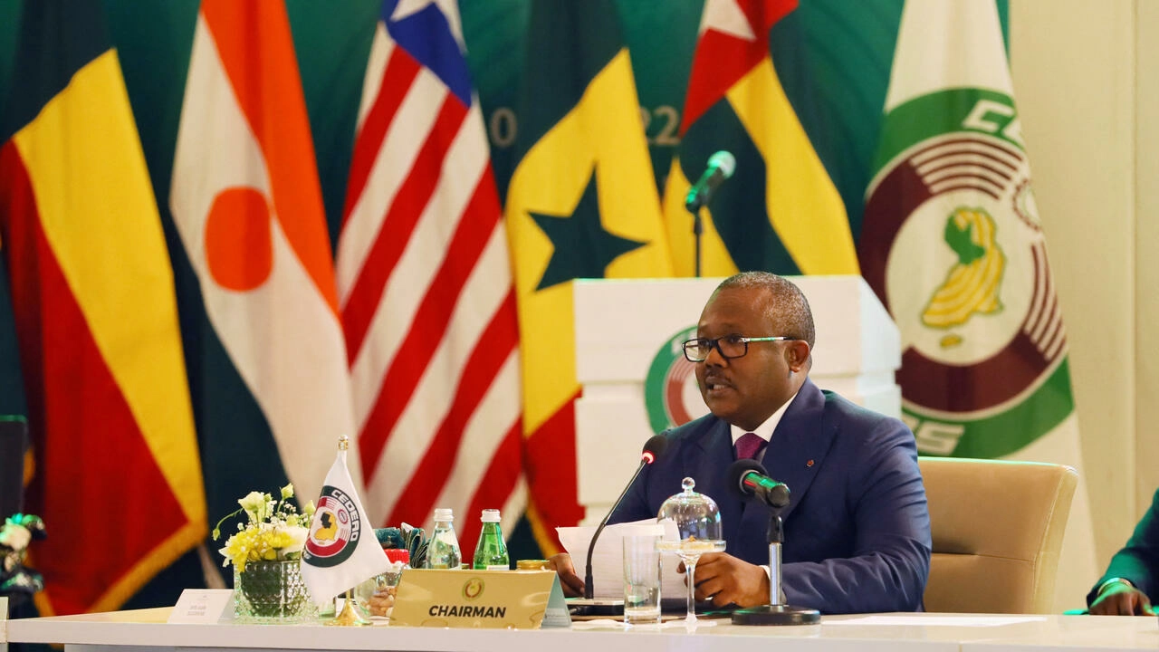 Mali et Guinée: que peuvent les sanctions contre les putschistes? (*)