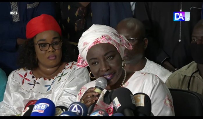 Sénégal : Mimi Touré fragilise Macky Sall