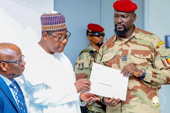 Boni Yayi invité par la CEDEAO à « continuer à engager les autorités et à assurer la pleine mise en œuvre de la transition »