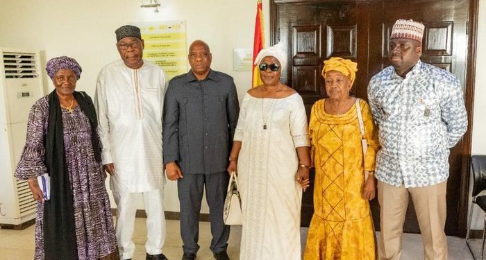 TRANSITION POLITIQUE EN GUINÉE :  Boni Yayi Peut-Il Ramener La Confiance Entre Les Acteurs ?