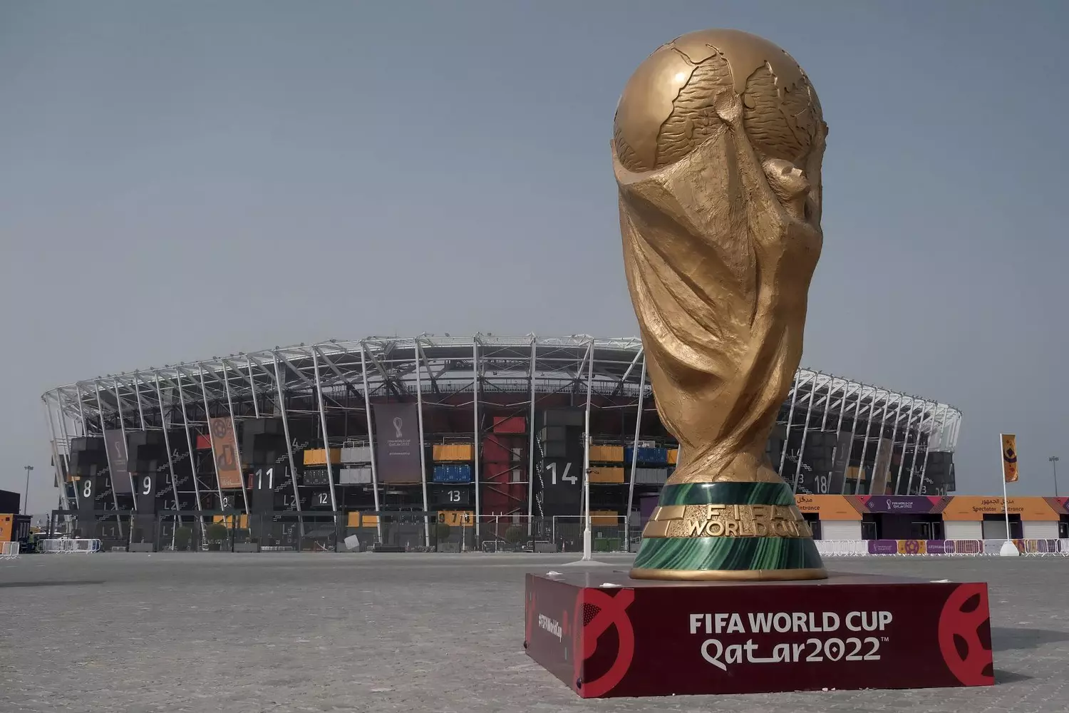 Coupe du monde de football Qatar 2022 : messe mondiale autour du ballon rond et autres business (Dr T. S. BARRY)