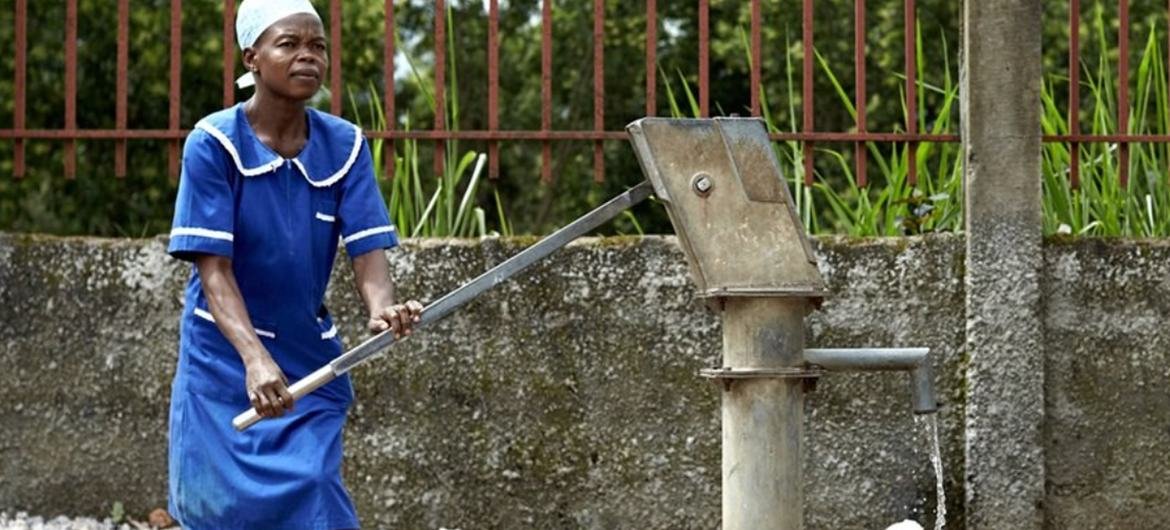 Accroître les investissements pour assurer l&rsquo;accès à l&rsquo;eau et à l&rsquo;assainissement pour tous.