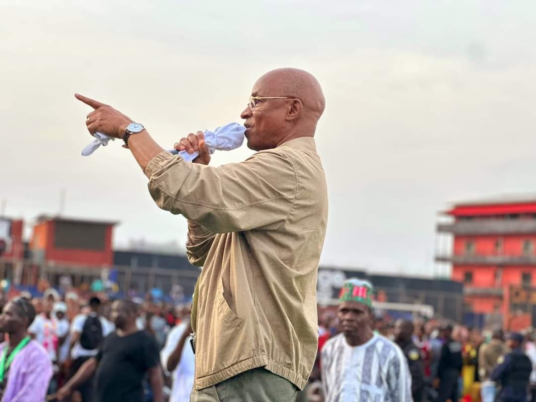A Monrovia (Liberia), Cellou Dalein Diallo mobilise des milliers de guinéens.