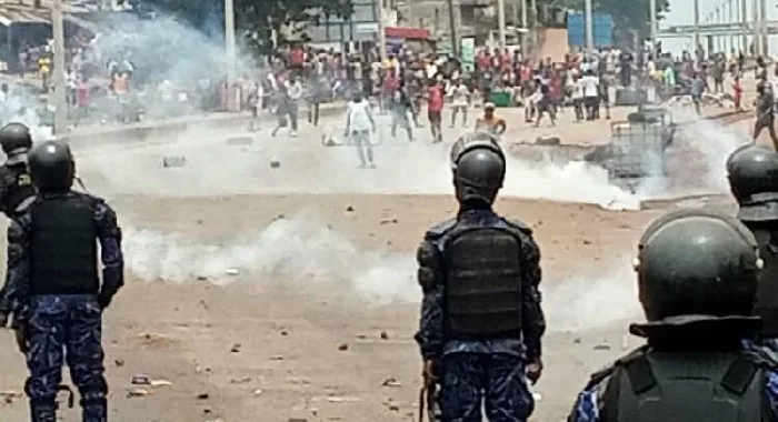 Les forces militaires et paramilitaires ont encore tiré sur le peuple