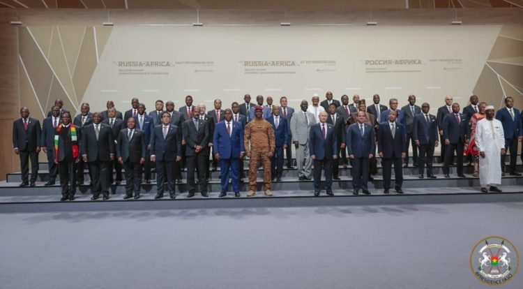 Sommet Russie-Afrique : Plutôt que d’être pro-russe ou pro-occidentale, l’Afrique doit prendre son destin en mains !