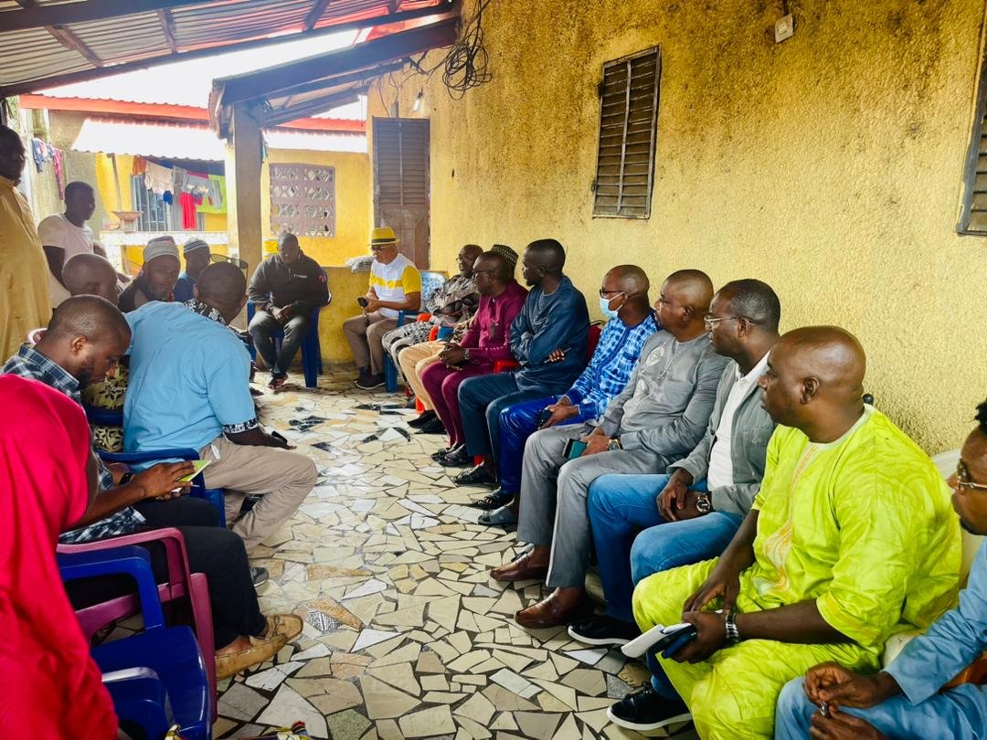 Une forte délégation des Forces Vives de Guinée auprès des familles éplorées par les tueries du gouvernement de transition