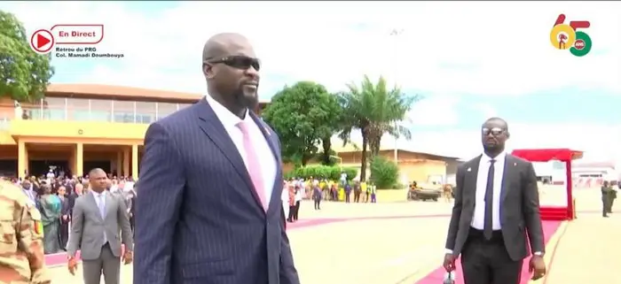 Doumbouya de retour à Conakry où tout semble mal aller, de plus en plus