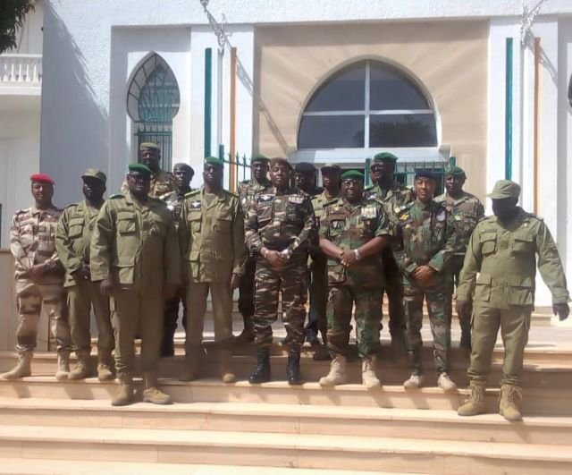 Washington qualifie la prise de pouvoir au Niger de putsch et coupe son aide (*)