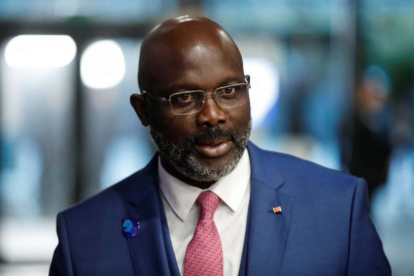 Le dirigeant libérien George Weah salué pour son fairplay après avoir accepté sa défaite