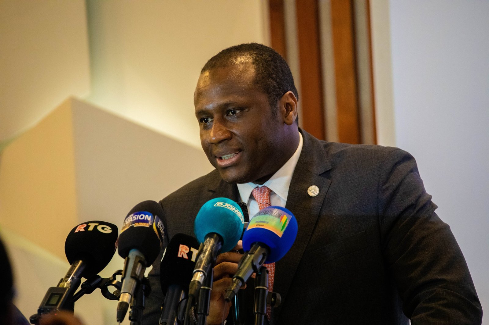 Banque centrale de Guinée: le scandale d’un recrutement suspendu sans raison, le gouverneur indexé