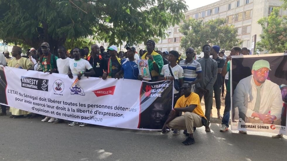 Sénégal: des centaines de manifestants marchent pour la libération des détenus d&rsquo;opinion