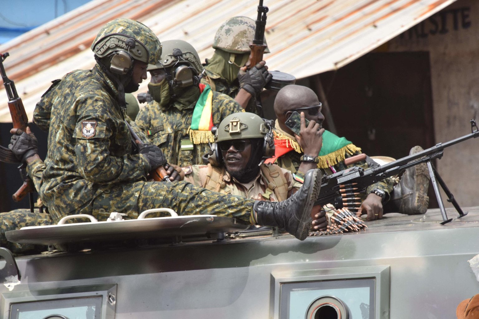TENTATIVE D’EVASION, D’ENLEVEMENT OU DE COUP D’ETAT EN GUINEE-CONAKRY : Le Colonel Doumbouya A Du Mouron À Se Faire