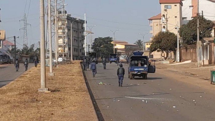 Conakry : des jeunes manifestent a Hamdallaye Pharmacie