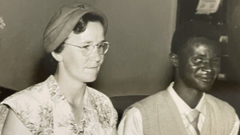 « Le mariage interracial de mes parents a déclenché un scandale international »