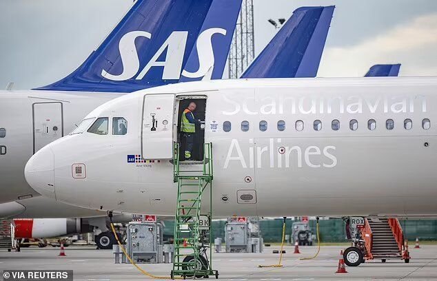 Comment se fait-il qu&rsquo;un homme sans passeport, sans visa et sans billet puisse se rendre aux États-Unis par avion ?