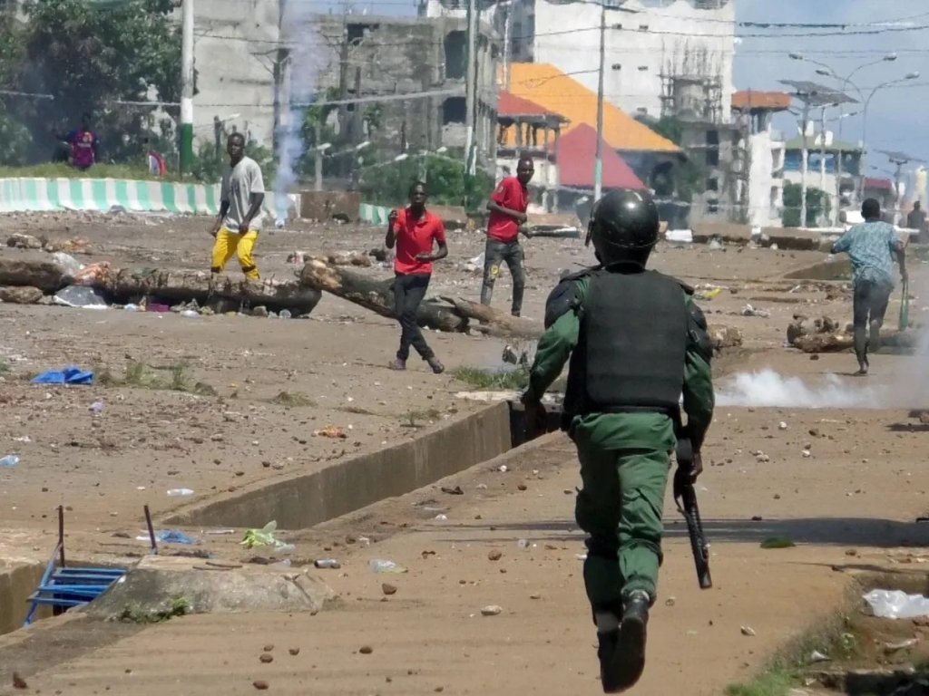 En Guinée, un « cycle de violences ininterrompu » poussent des dizaines de milliers de personnes à l&rsquo;exil