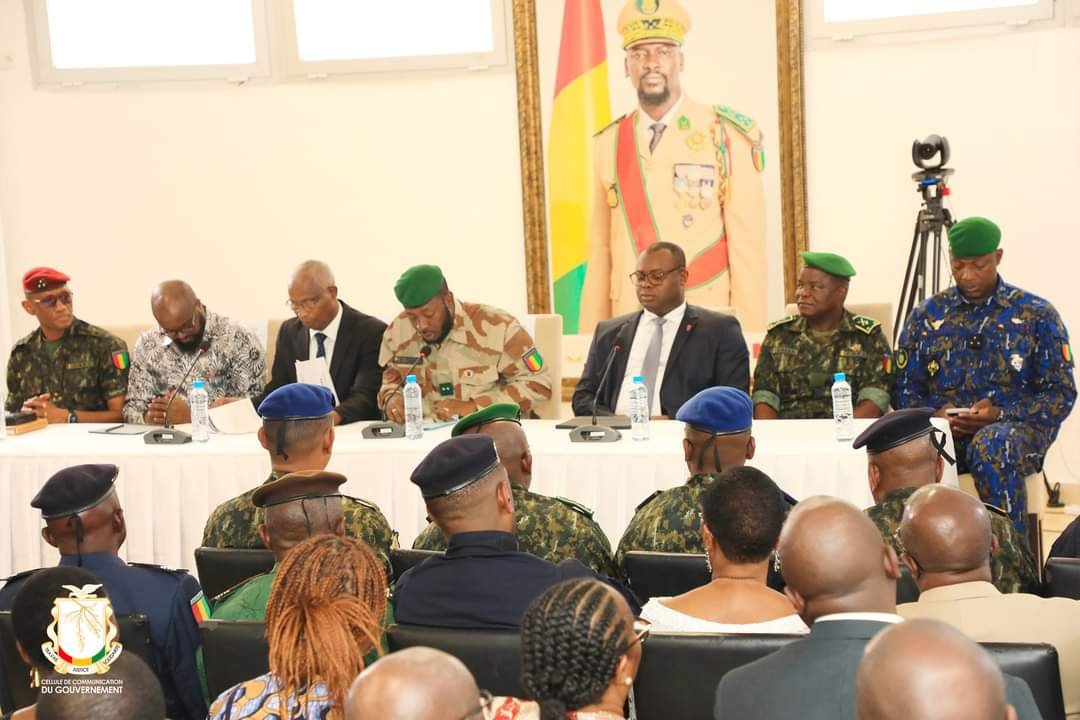 Primature : Le Premier Ministre Amadou Oury Bah installé dans ses fonctions