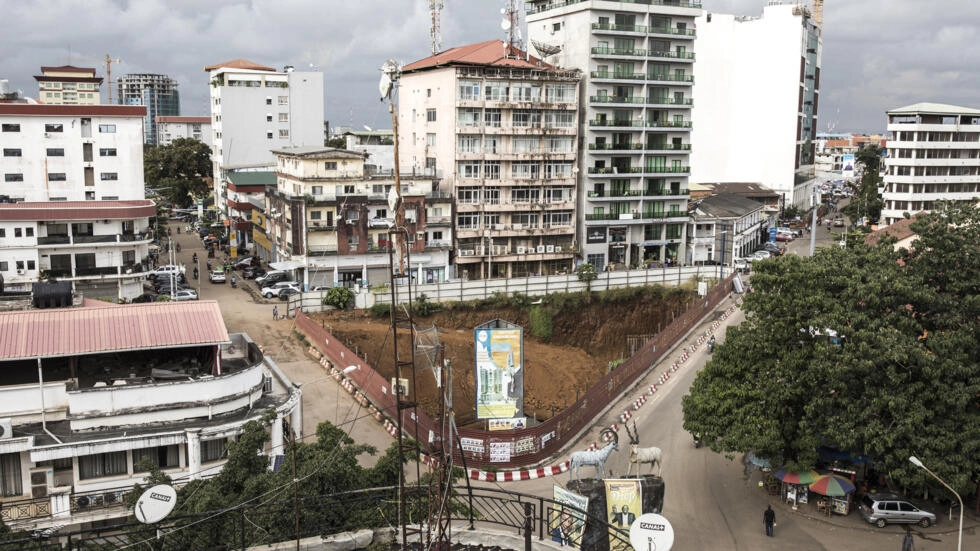Guinée : la capitale paralysée par une grève générale, un test crucial pour la junte au pouvoir