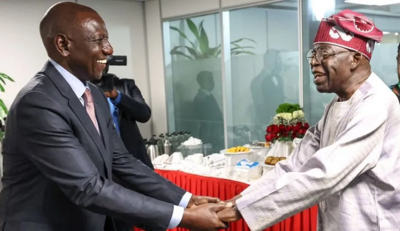 William Ruto et Bola Tinubu : les « présidents volants » de l&rsquo;Afrique sous le feu des critiques