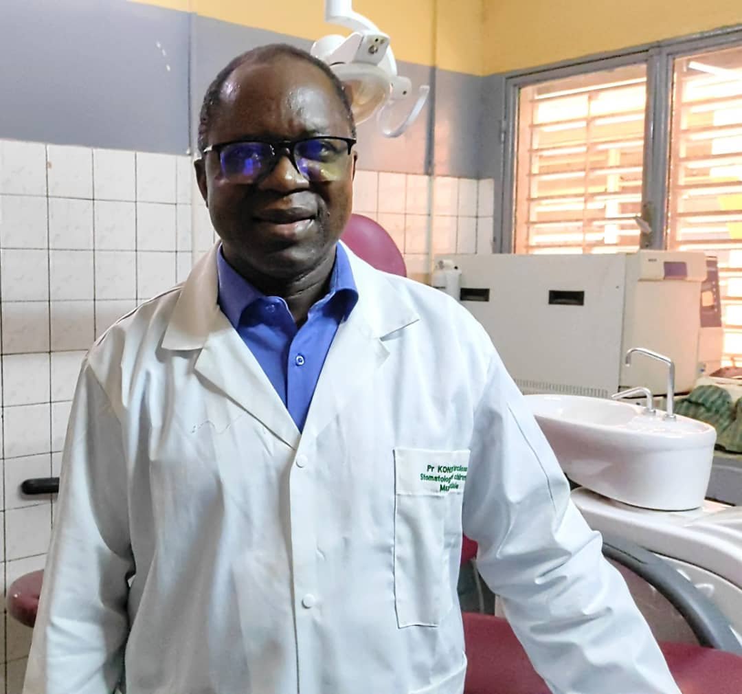 Soins dentaires : « Tout ce qui se passe dans la cavité buccale retentit automatiquement dans le corps humain en général » Pr Tarcisius Konsem, chirurgien-dentiste