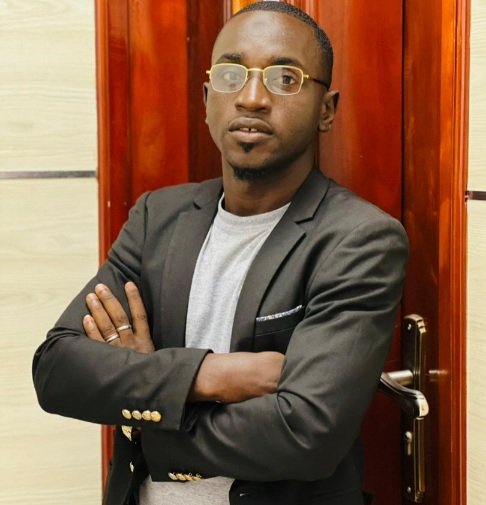Vœux 2026 : aux journalistes debout malgré le silence imposé. (Olladi Ibrahima, journaliste)