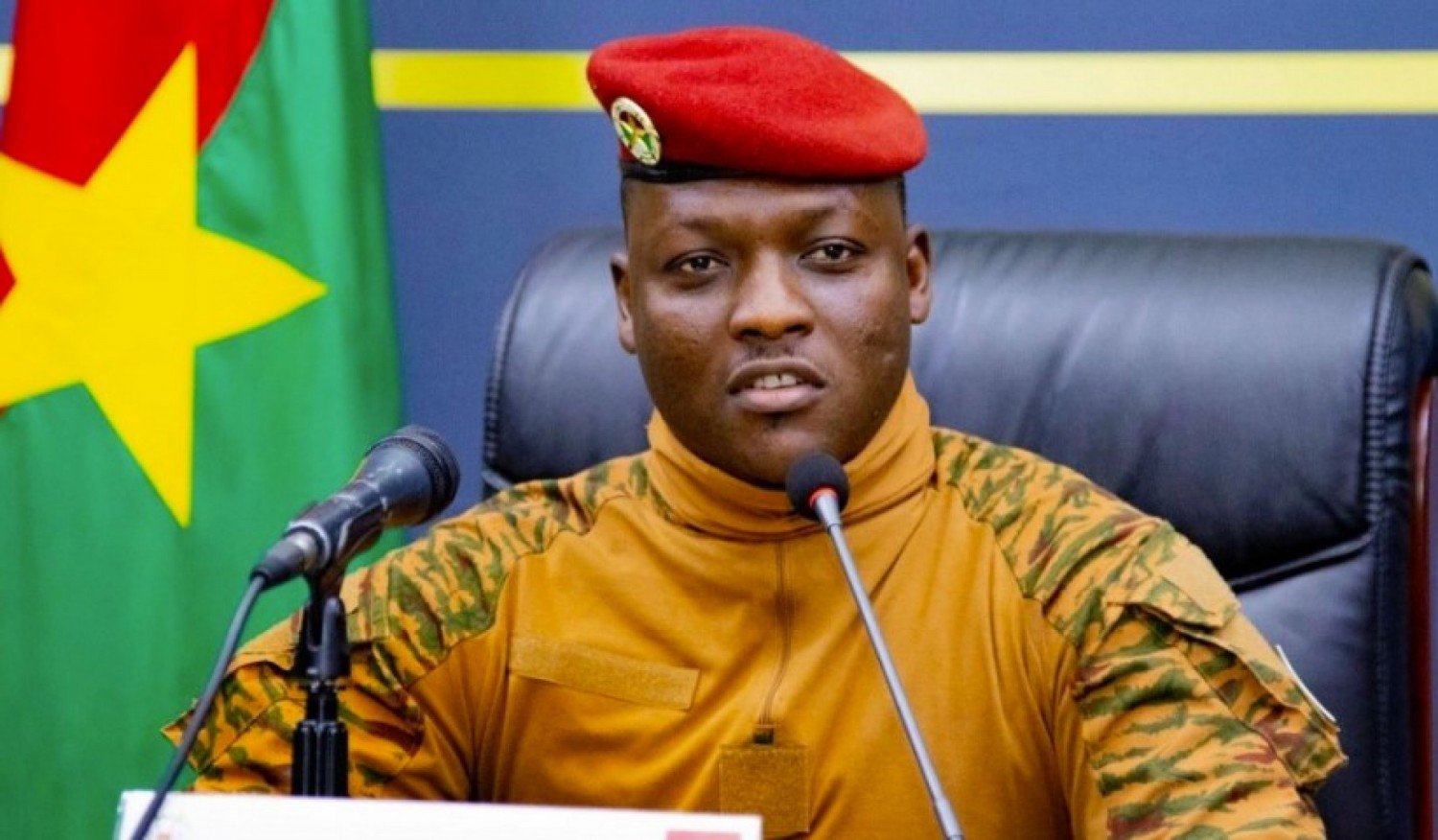 Burkina: Ib devant le micro, les djihadistes sur le terrain.