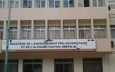 SUSPENSION DES COURS : LE GOUVERNEMENT PROTÈGE SON POUVOIR OU LES ÉLÈVES ?