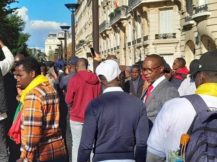 Paris : des Guinéens dans la rue pour décrier le pouvoir de Mamadi Doumbouya