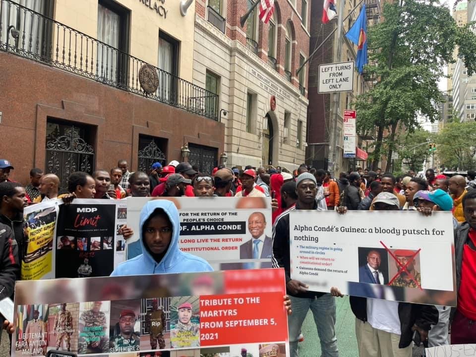 De Paris à New York, des Guinéens manifestent contre la gouvernance de Doumbouya