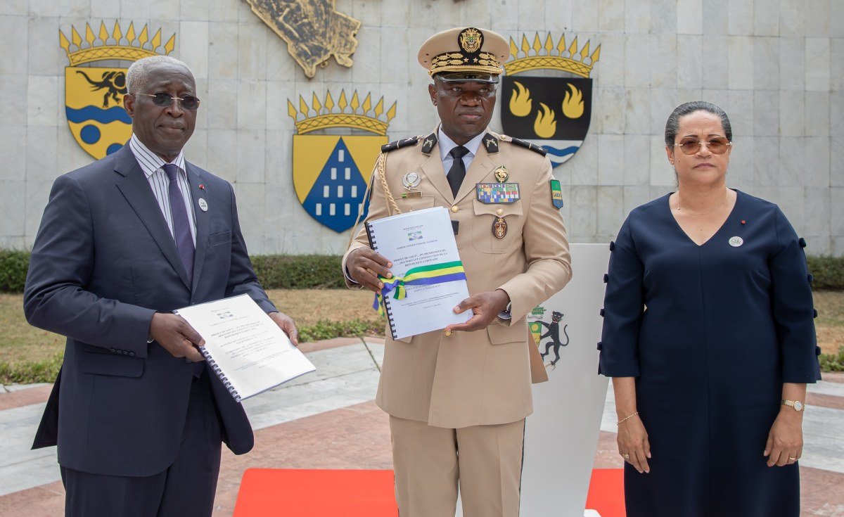 VERS UNE CONSTITUTION TAILLEE SUR MESURE AU GABON   : Nguema dans les pas de Bongo ?
