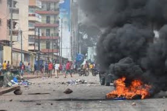 Guinée: et si le général Doumbouya créait la surprise!
