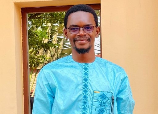 Quand l’oiseau politique change de branche comme un singe en fête (Dr Karamo Kaba)