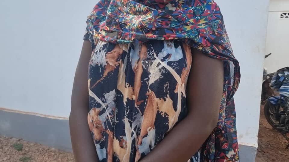 Labé : Une fille de 18 ans accuse son père de l’avoir mise enceinte « il m’a menacée avec un couteau»