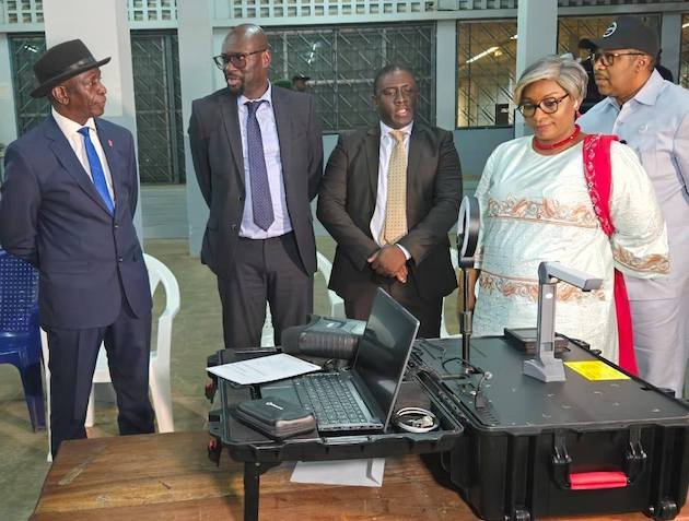 Ce n’est pas un cadeau, mais un droit : redresser le déploiement chaotique de la Carte d’identité numérique en Guinée