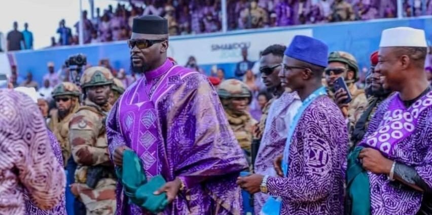 Chronique/La Guinée sous l’emprise des monstres des réseaux sociaux, démystifiant le poste de président (Par Aissatou Cherif Balde)