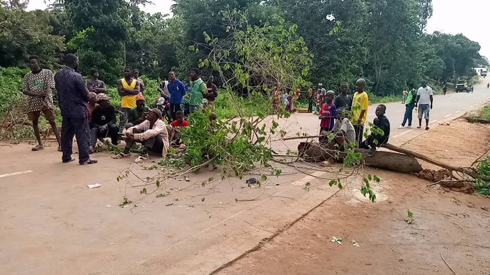 Koliady 2/Kindia : Crise de chefferie, les barricades dressées par la jeunesse pour défendre leur choix