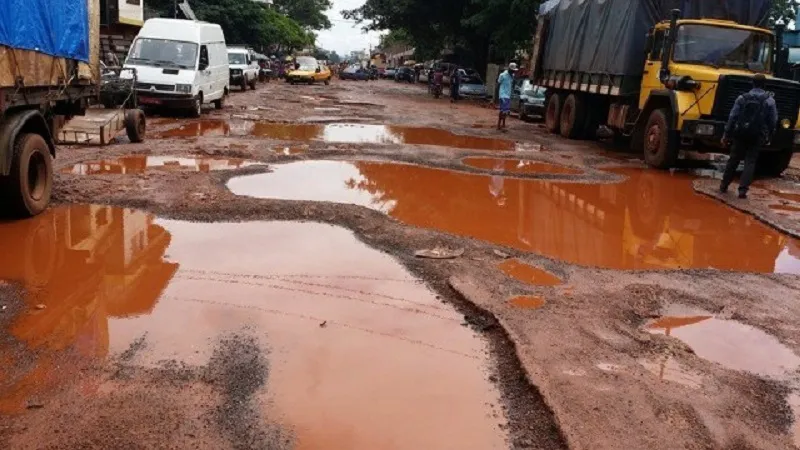 Routes en Guinée : 2 252 km en 2023, plus de 2 000 en 2024, 1 000 en 2026… où sont passés les kilomètres du CNRD ?