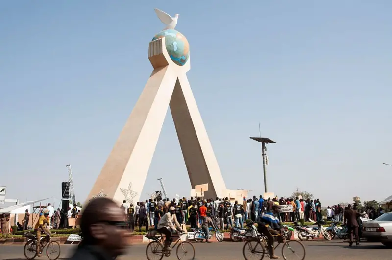 Enlèvement de camionneurs, attaques récurrentes sur le corridor Dakar-Bamako : Comment le GSIM tente d&rsquo;étouffer la capitale malienne ?