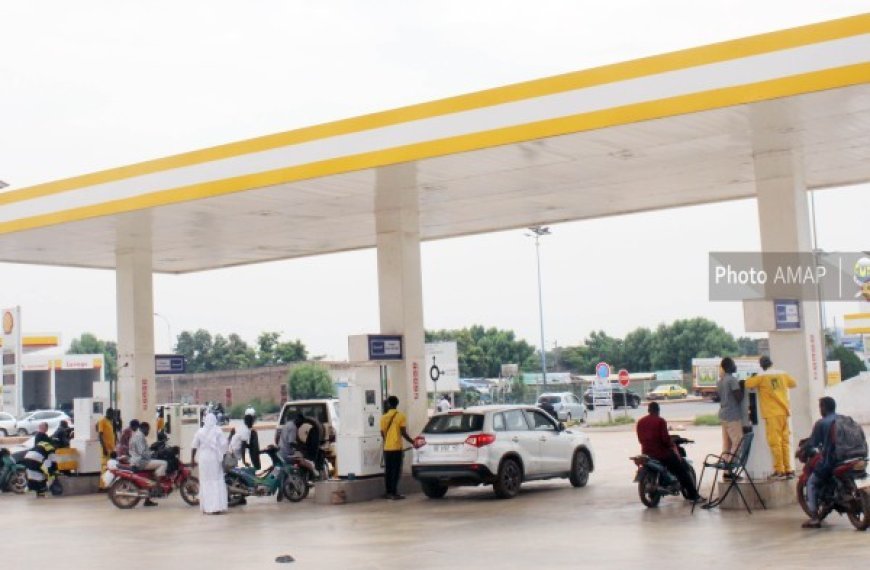 Longues files devant les stations-services : «A bana !»