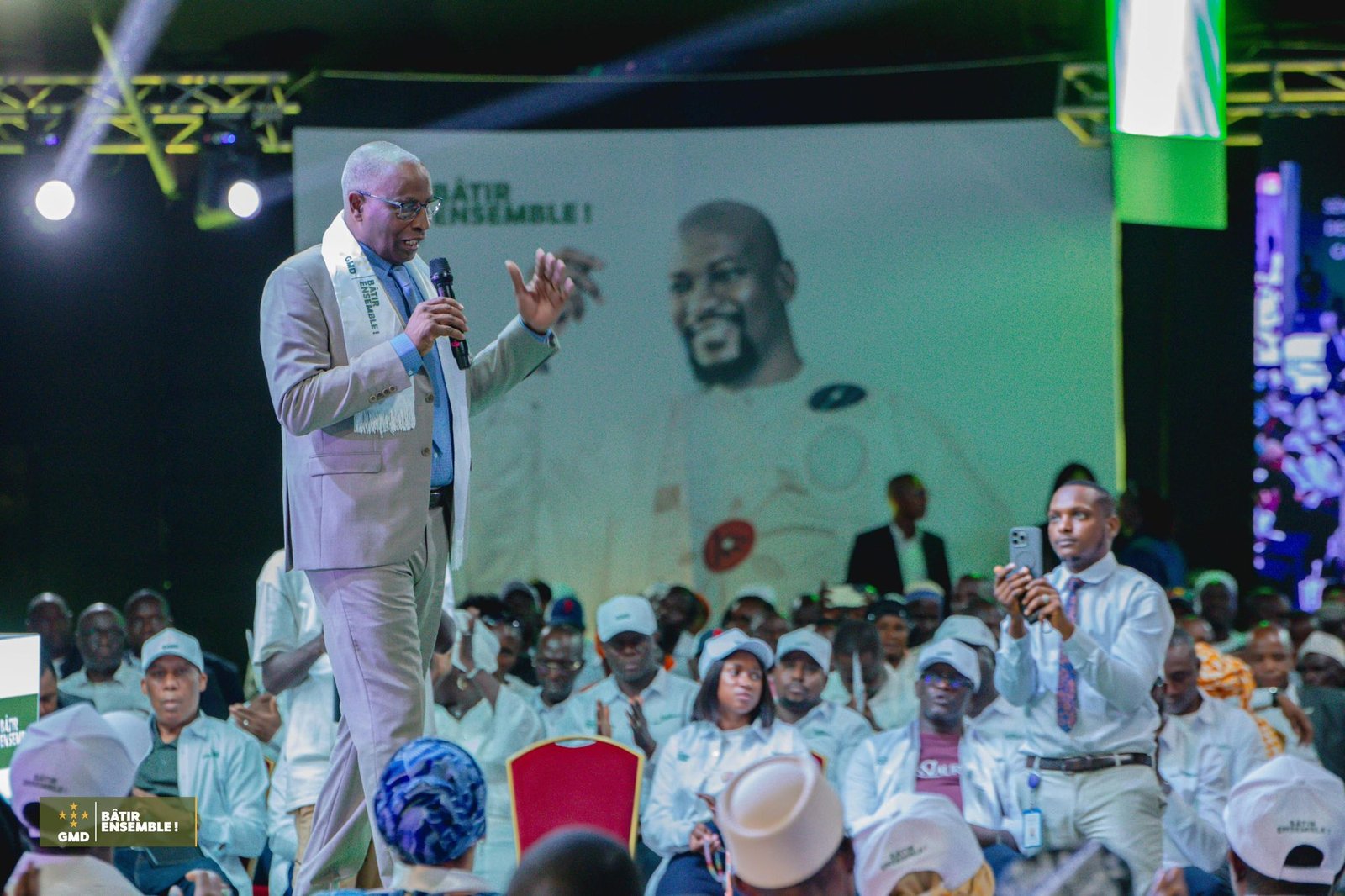 GUINÉE : LE SCRUTIN DU MENSONGE, OU L’ÉLECTION RACONTÉE PAR BAH OURY