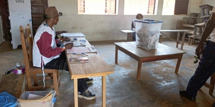 Présidentielle en Guinée : Scrutin verrouillé, urnes désertées  — les guinéens refusent le scénario de la junte