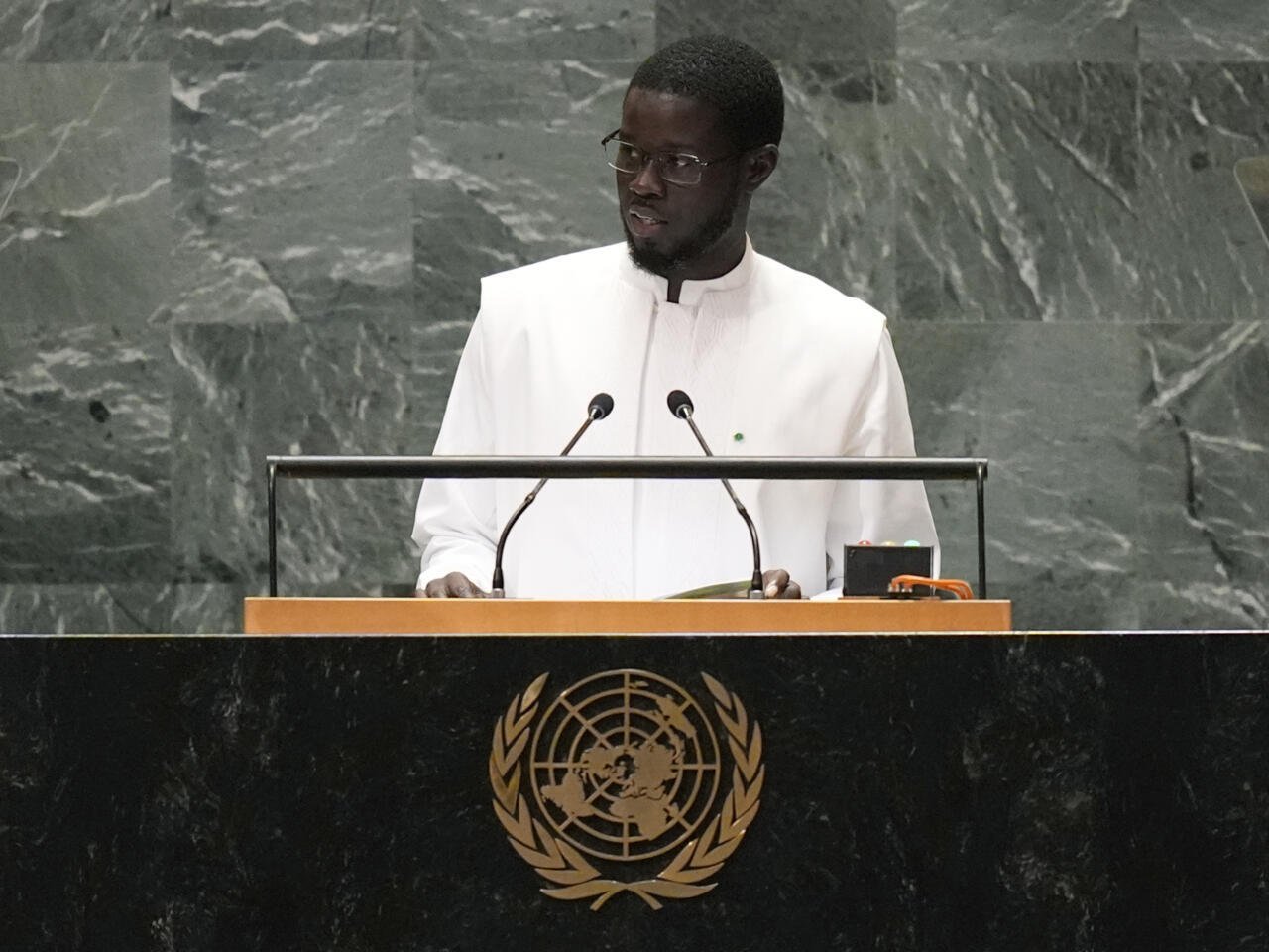 Sénégal : Bassirou Diomaye Faye, un président isolé ?