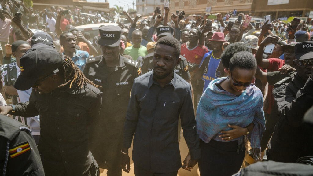 Ouganda : « Je ne suis pas un criminel », clame l&rsquo;opposant Bobi Wine en fuite depuis les élections