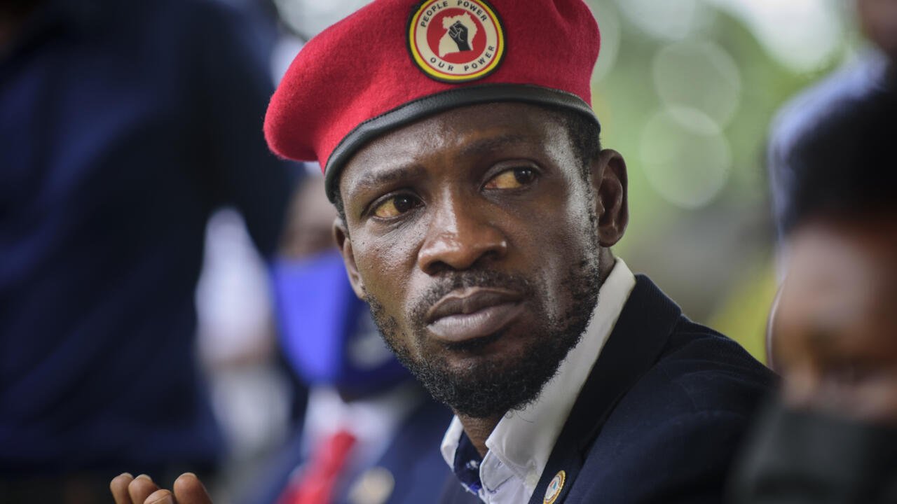 Bobi Wine: «Je suis en fuite», l’opposant ougandais conteste l’élection et appelle à la désobéissance civile