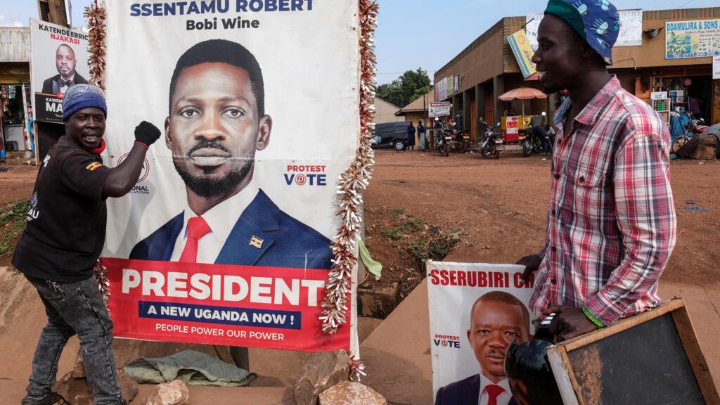 Élections en Ouganda : le parti de l’opposant Bobi Wine dénonce un raid policier sur son domicile