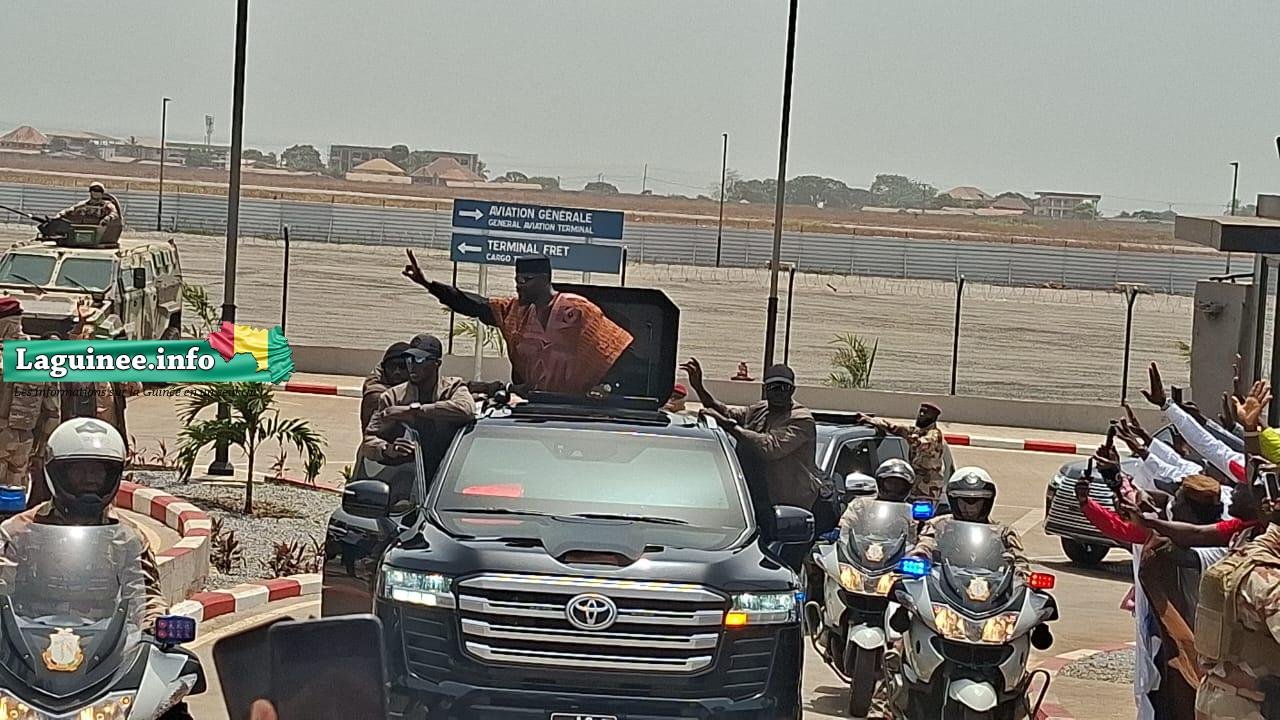 Silence, rumeurs et spéculations : Mamadi Doumbouya réapparaît à Conakry après trois semaines d’absence
